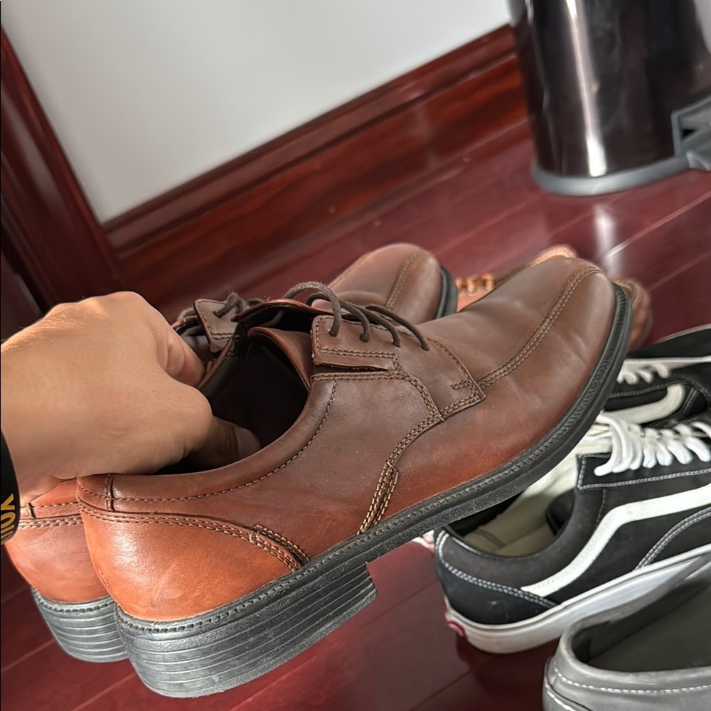 Men's Bostonian leather dress shoes